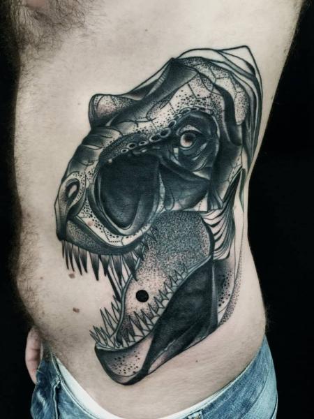 Tatuaż Bok Dotwork Dinozaur przez Michele Zingales
