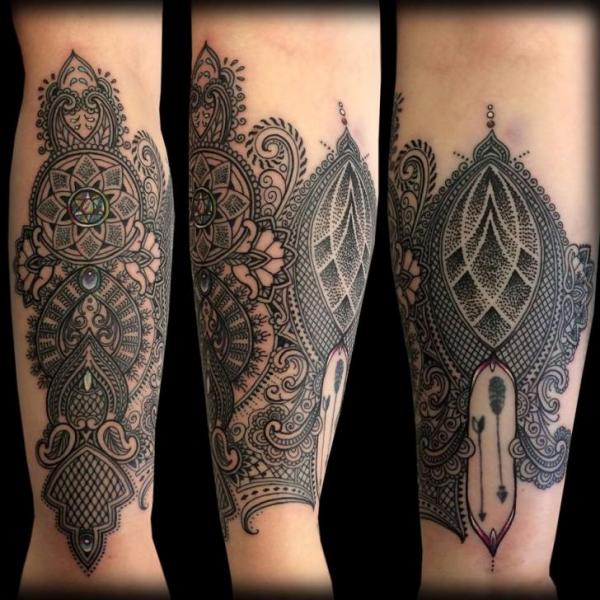 Arm Dotwork Dekoration Tattoo von Coen Mitchell