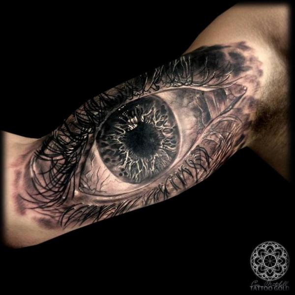 Tatuaje Brazo Realista Ojo por Coen Mitchell