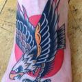 tatuaje Old School Pie Águila por Sacred Tattoo Studio