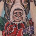 Schulter Blumen Hund tattoo von Sacred Tattoo Studio