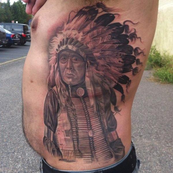 Tatuaggio Realistici Fianco Indiani di Sacred Tattoo Studio