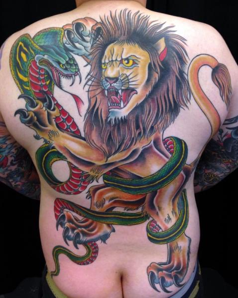 รอยสัก งู หลัง สิงโต โดย Captured Tattoo