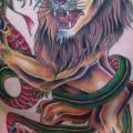 Schlangen Rücken Löwen tattoo von Captured Tattoo