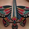 tatuaggio New School Farfalle Pancia Pugnale di Captured Tattoo