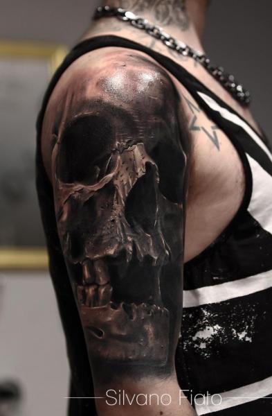 Shoulder Realistic Skull Tattoo by Silvano Fiato