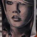 Schulter Porträt Realistische Frauen tattoo von Silvano Fiato