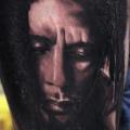 tatuaje Retrato Realista Bob Marley Muslo por Silvano Fiato