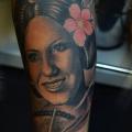 Arm Porträt Realistische tattoo von Michael Litovkin