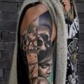 tatuaje Brazo Cráneo Abstracto por Michael Litovkin