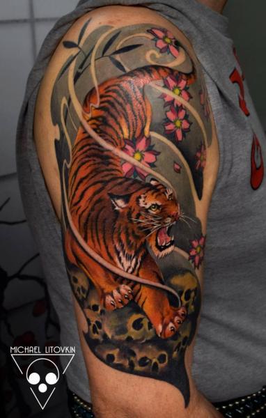 Shoulder Japanese Tiger Tattoo by Michael Litovkin