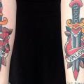 Arm Old School Dolch tattoo von Forever Tattoo