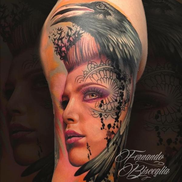 Tatouage Épaule Bras Femmes Corbeau par Forever Tattoo