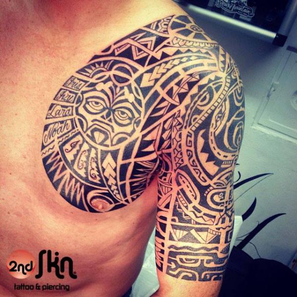 Schulter Brust Tribal Maori Tattoo von 2nd Skin