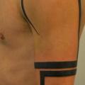 Schulter Arm Linien tattoo von 2nd Skin