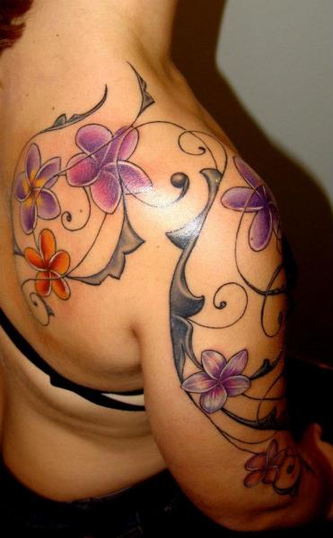 Tatuaje Hombro Flor por 2nd Skin