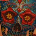Blumen Totenkopf Oberschenkel tattoo von 2nd Skin