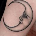 Arm Mond tattoo von Cloak and Dagger Tattoo