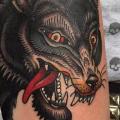 รอยสัก แขน หมาป่า โดย Cloak and Dagger Tattoo