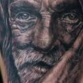 tatuaje Brazo Retrato Realista por Aero & inkeaters