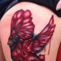 Vogel Oberschenkel tattoo von Distinction Tattoo