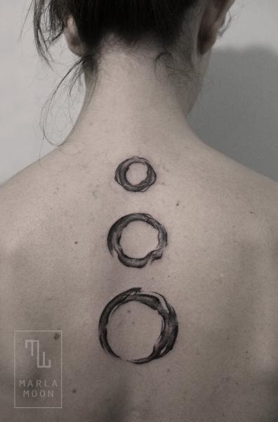 Tatuaggio Schiena Dotwork Astratto di Marla Moon