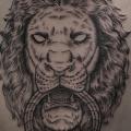 Seite Löwen Dotwork tattoo von Marla Moon