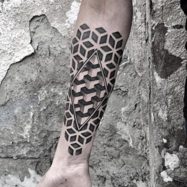 Tatuaggio Braccio Dotwork Astratto di Zmierzloki tattoo