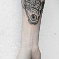 รอยสัก แขน ปลา โดย Zmierzloki tattoo