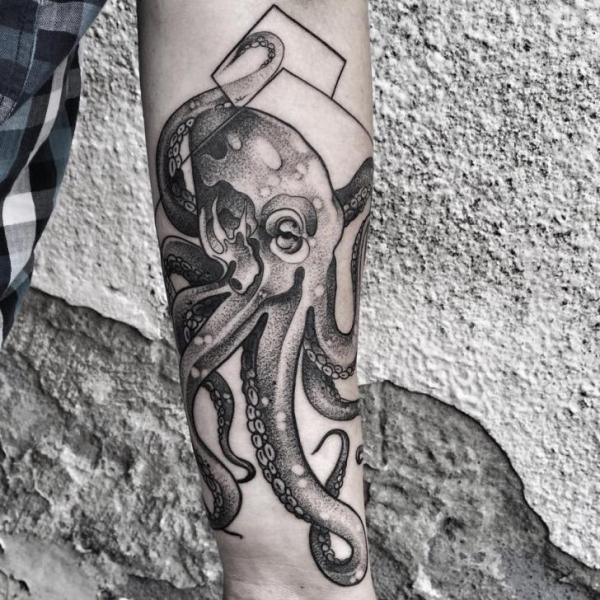 Arm Dotwork Oktopus Tattoo von Zmierzloki tattoo