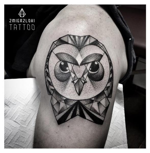 Shoulder Owl Dotwork Tattoo by Zmierzloki tattoo