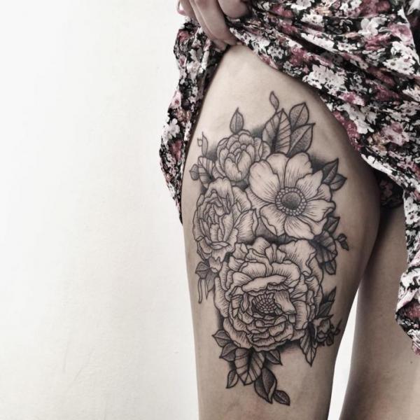 Tatuaje Flor Dotwork por Zmierzloki tattoo