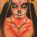 tatuaje Cráneo mexicano Muslo por Siluha Tattoo