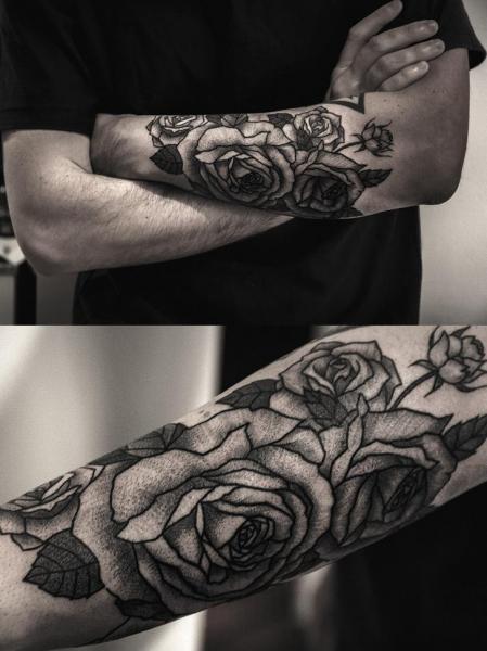 Tatuaje Brazo Flor Dotwork Rosa por Luciano Del Fabro