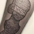 Arm Dotwork Frau tattoo von Luciano Del Fabro