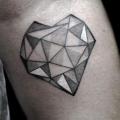 tatuaje Brazo Corazon Dotwork Diamante por Luciano Del Fabro