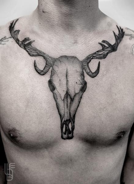 Tatuaggio Petto Teschio Dotwork di Luciano Del Fabro