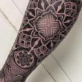 Arm Blumen Dotwork tattoo von Nissaco