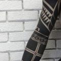 รอยสัก แขน ชนเผ่า โดย Nissaco