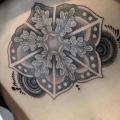 tatuagem Barriga Dotwork Mandala por Nissaco