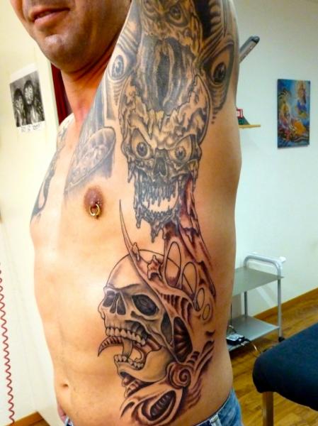 Tatuaje Lado Cráneo por Body Cult