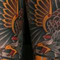 tatuaje Brazo Old School Águila Lámpara por California Electric Tattoo Parlour