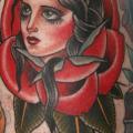 tatuaje Brazo Old School Flor mujer por California Electric Tattoo Parlour