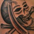 tatuaje Brazo Old School Cráneo Espada por California Electric Tattoo Parlour