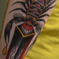 tatuaggio Braccio Scorpione Pugnale di California Electric Tattoo Parlour