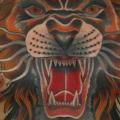 Brust Old School Löwen tattoo von California Electric Tattoo Parlour