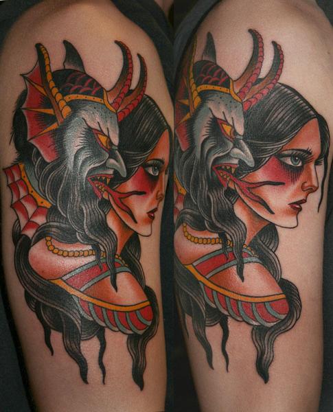 Tatuagem Ombro Old School Diabo Mulher por California Electric Tattoo Parlour