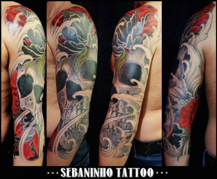 Arm Totenkopf Tattoo von Sebaninho Tattoo