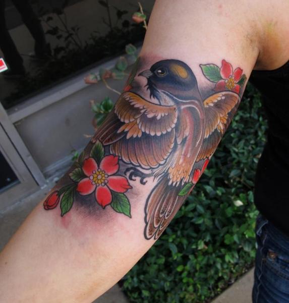 Arm Realistische Vogel Tattoo von Dalmiro Tattoo
