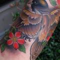 tatuaje Brazo Realista Pájaro por Dalmiro Tattoo